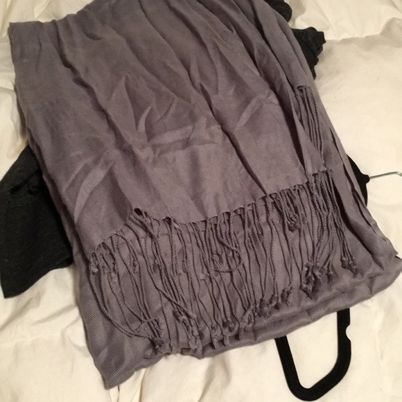 Large Grey Pashmina - Picture 3 of 3